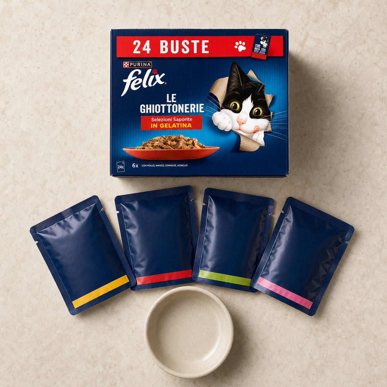 Quattro gusti di Norcrest Delizie di Carne disposti intorno a una ciotola.